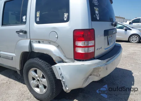 2010 Jeep Liberty Sport z USA, uszkodzony, nr VIN 1J4PN2GK5AW153467